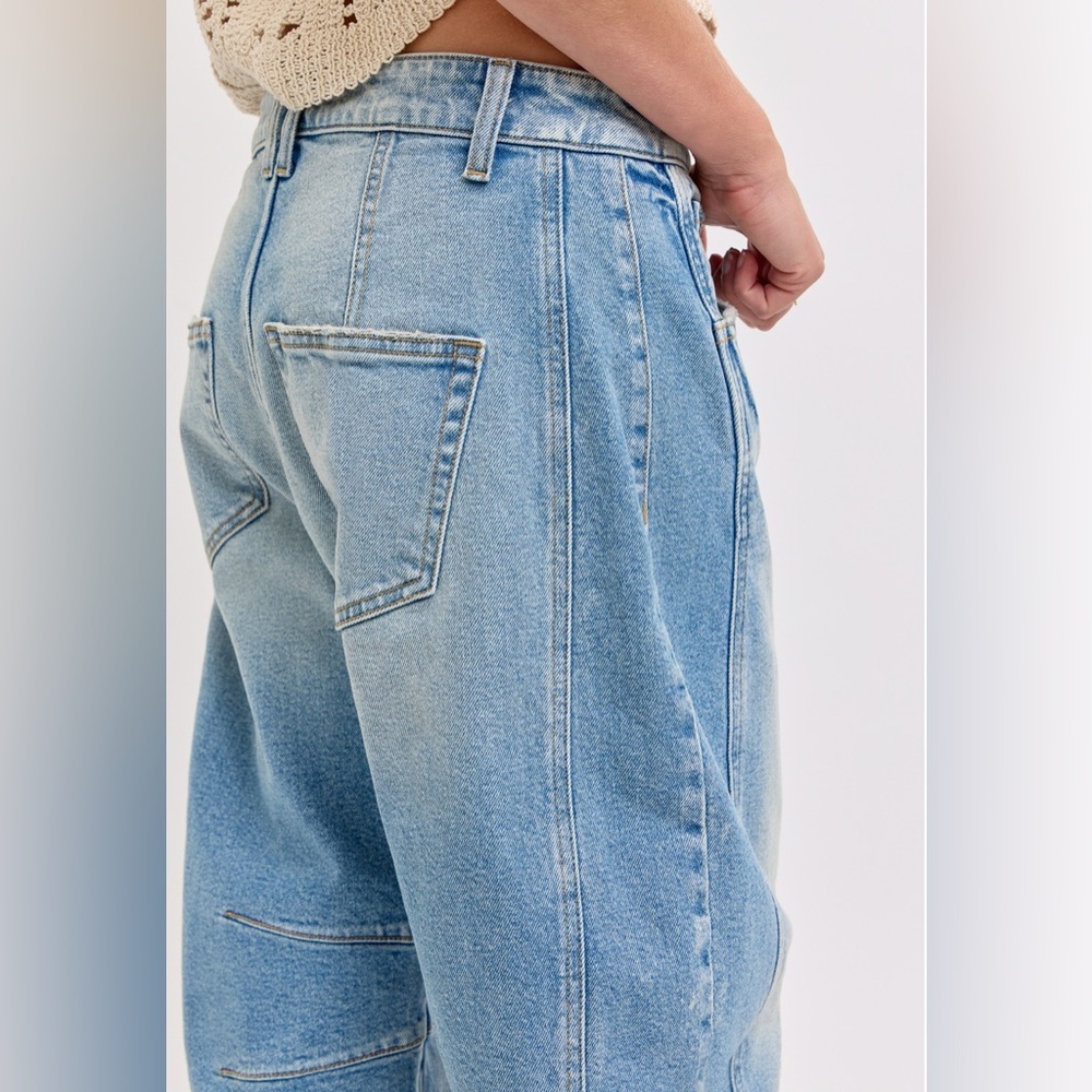 NWT Cello Horseshoe Barrel Relaxed Fit Light Washed Denim Jeans Pants - Picture 5 of 7